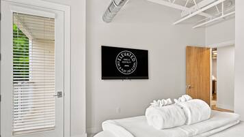 2 bedrooms, iron/ironing board, WiFi (free), bed sheets