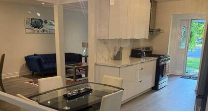 Executive Parkside Retreat in Heart of Unionville