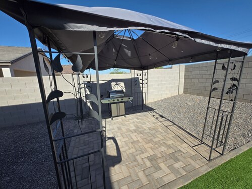 Spacious 4-bedroom Maricopa Retreat
