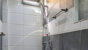 Unclassified image, 3 of 18, button - Friendly House Dakar (Dakar)