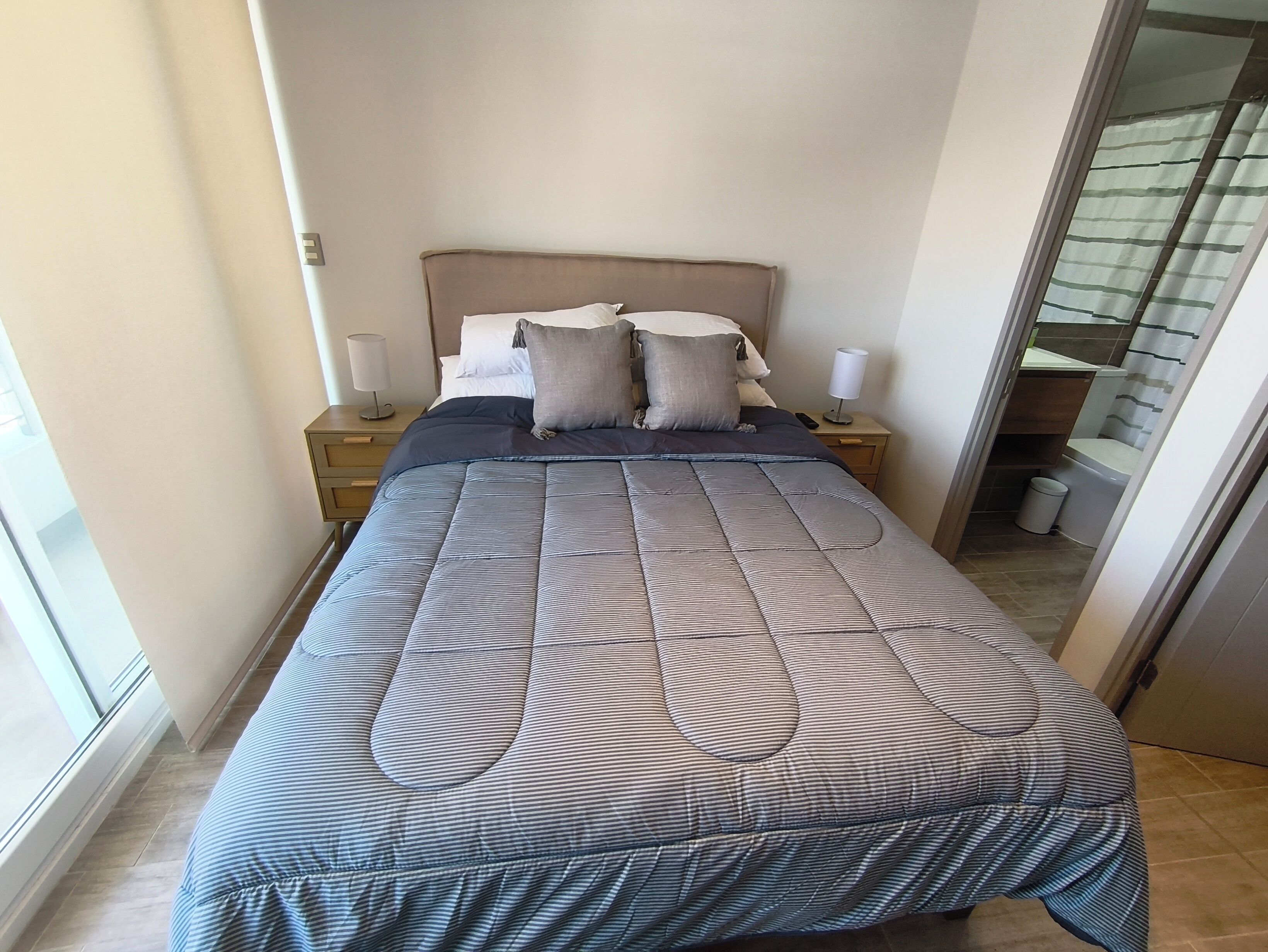 2 bedrooms, iron/ironing board, Internet, bed sheets