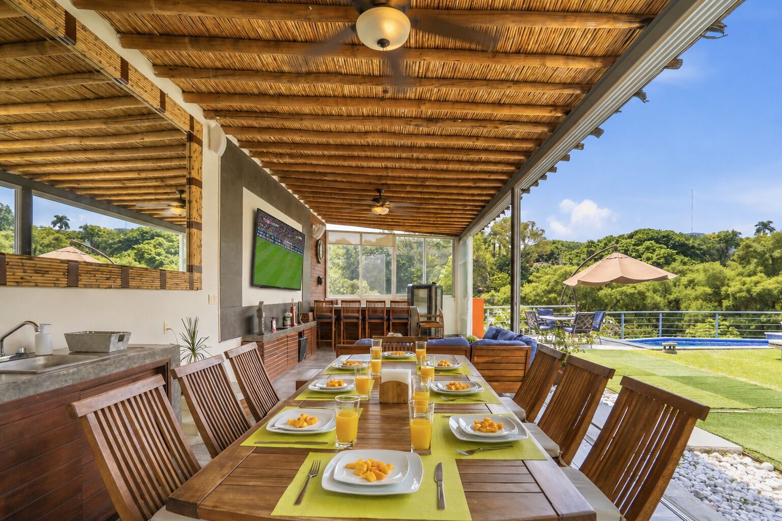 Outdoor dining