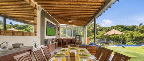 Outdoor dining
