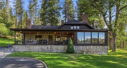 Storybook Cottage Hideaway 10 Acres + Riverfront