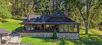 Storybook Cottage Hideaway 10 Acres + Riverfront