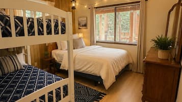 3 bedrooms, iron/ironing board, WiFi (surcharge), bed sheets