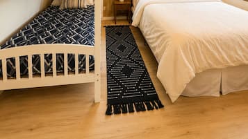 3 bedrooms, iron/ironing board, WiFi (free), bed sheets