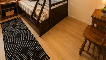 3 bedrooms, iron/ironing board, WiFi (free), bed sheets