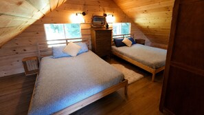 2 bedrooms, WiFi, bed sheets - Charming Woodland Cabin – Comfort Meets Nature (Saint-Adolphe-d'Howard)