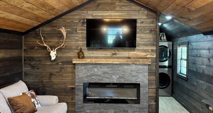 Beautiful 1-bedroom cabin 1.8 miles outside of Oakwood with no neighbors.