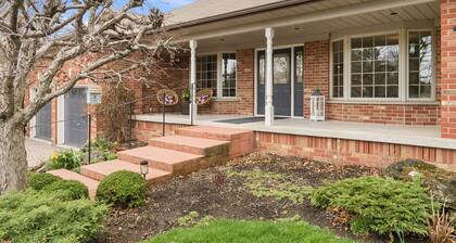 Cedar & Stone Retreat - 3 Bedroom + home office. Perfect for long stay.