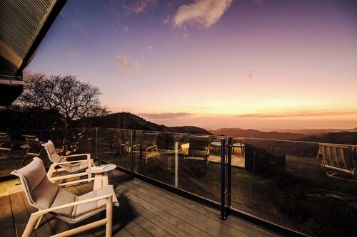 Lakay Monteverde: Heated Pool, Golf Cart and Breakfast