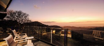 Lakay Monteverde: Heated Pool, Golf Cart and Breakfast