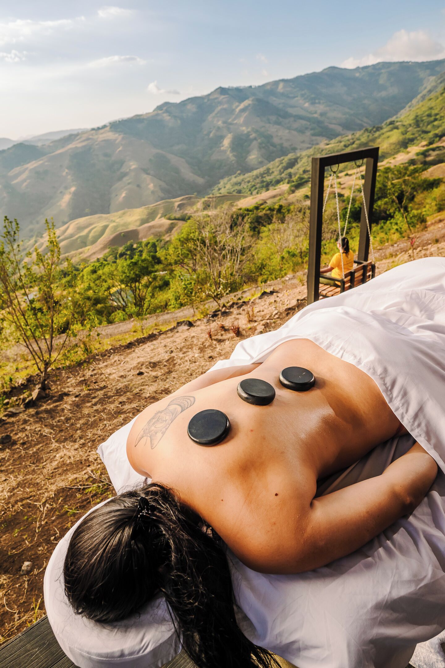 Massage đá nóng, massage mô sâu, massage Thụy Điển, dịch vụ massage 