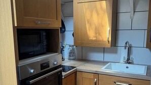 Private kitchen - Countryside Studio with Private Sauna (Dane End)