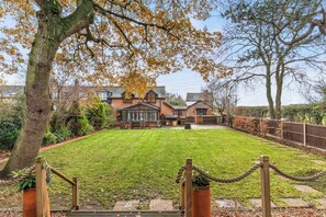Exterior - Countryside Studio with Private Sauna (Dane End)