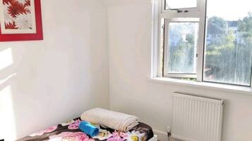 3 bedrooms, iron/ironing board, WiFi, bed sheets