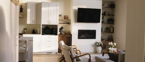 Smart-TV, Kamin, Bücher