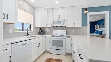 Coffee/tea maker, fridge, microwave, oven