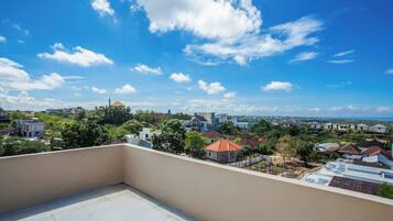 Comfort Apartment, 1 Bedroom, Ocean View | Property grounds