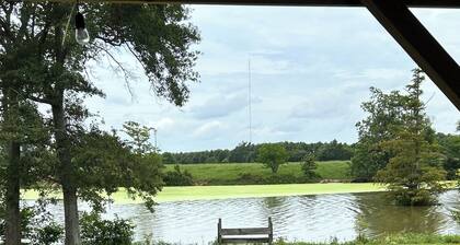 Bonne Idee Landing - New Bayou-Front Cabin Retreat