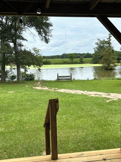 Bonne Idee Landing - New Bayou-Front Cabin Retreat