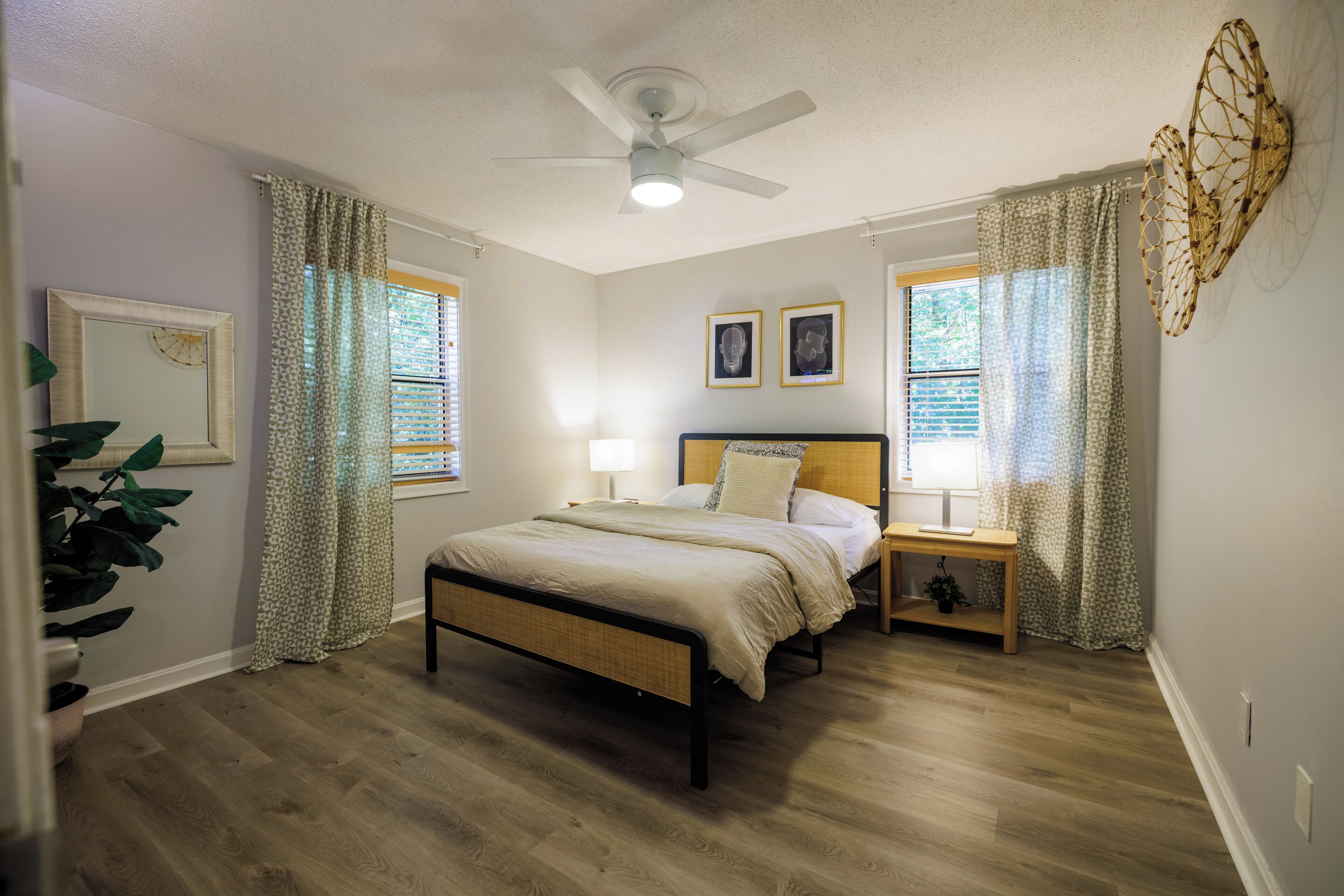 2 bedrooms, iron/ironing board, WiFi, bed sheets