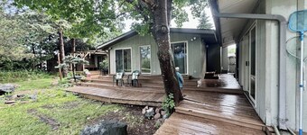 The Channel House on Lake Winneconne- 3 bedroom 2 bath with boat house game room