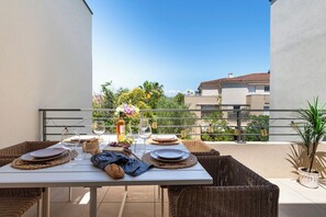 Unclassified image, 5 of 20, button - Florea Parc - 1 bedroom apartment with AC and balcony. (Antibes)