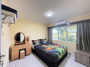 Iron/ironing board, WiFi, bed sheets