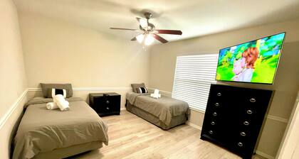 Renovated house w/ saltwater pool & huge backyard In Coral Springs