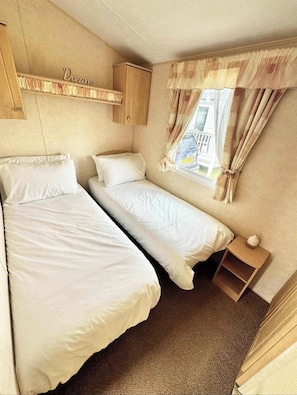 WiFi, bed sheets