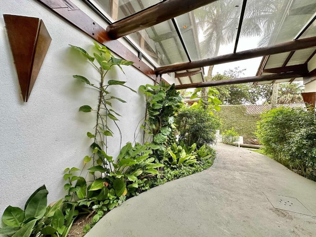 Suite | Property grounds