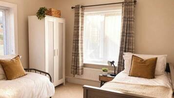 3 bedrooms, iron/ironing board, WiFi, bed sheets