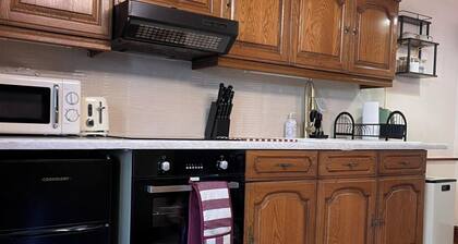 Cozy Cottage Retreat near Haworth, log burner