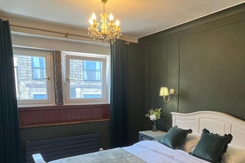 Cozy Cottage Retreat near Haworth, log burner