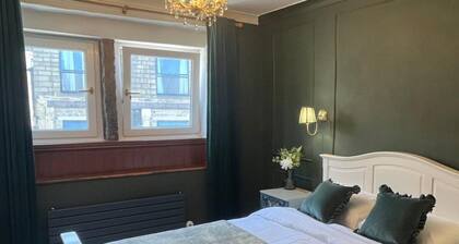 Cozy Cottage Retreat near Haworth, log burner