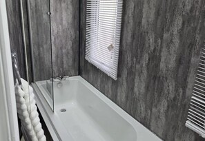 Bathroom - Luxury Cosy Caravan in Cresswell, Northumberland (Morpeth)