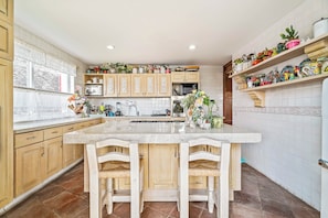 Luxury Cottage | Private kitchen