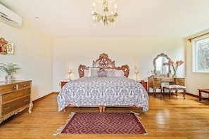 Luxury Cottage | Blackout drapes, WiFi (free)