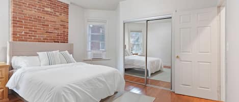 3 chambres, fer et planche à repasser, Wi-Fi, draps fournis