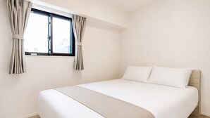 A bedroom with a bed, curtains, and a window. - Three bedroom  in Japan, Taito City (Taito City)