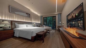 Comfort Double Room, Hill View | Laptop workspace, blackout drapes, soundproofing
