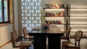 Library - Autumnal Mist Retreat (Chongqing)