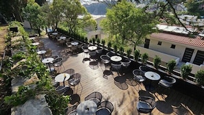 Outdoor dining - The New Mediteran Hotel Villa Edition (Ulcinj)