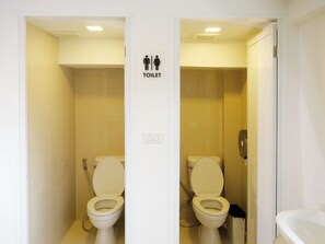 Articles de toilette gratuits, serviettes fournies, shampoing
