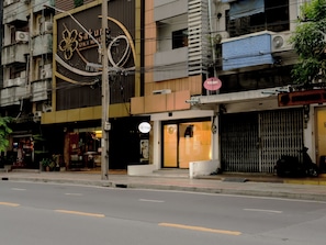 Exterior - Jamjun Hostel (Bangkok)