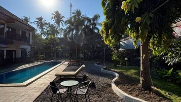 15 outdoor pools