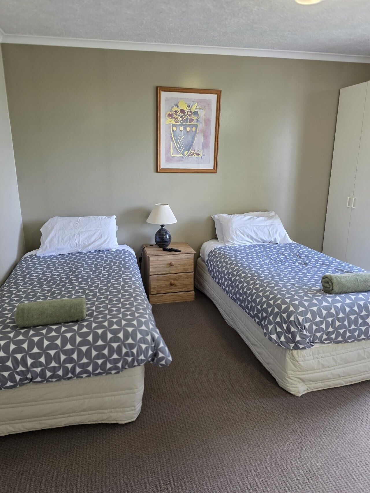 WiFi, bed sheets