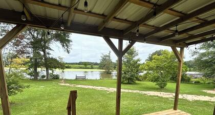 Bonne Idee Landing - New Bayou-Front Cabin Retreat